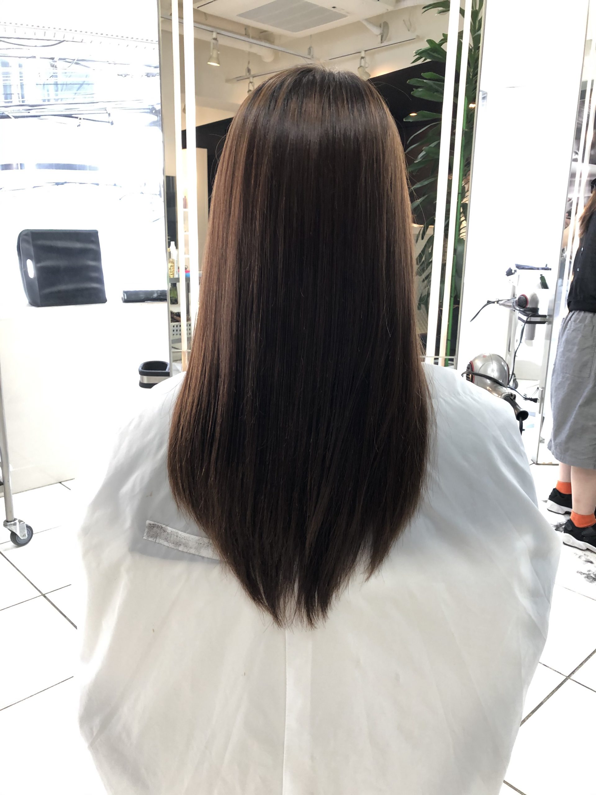「デジタルパーマを落としたい」パーマ施術45日後の縮毛矯正で、自然な素髪のようなストレートヘアに生まれ変わる！！ 世田谷(千歳烏山)の美容院・美容室ならAXCIS（アクシス）